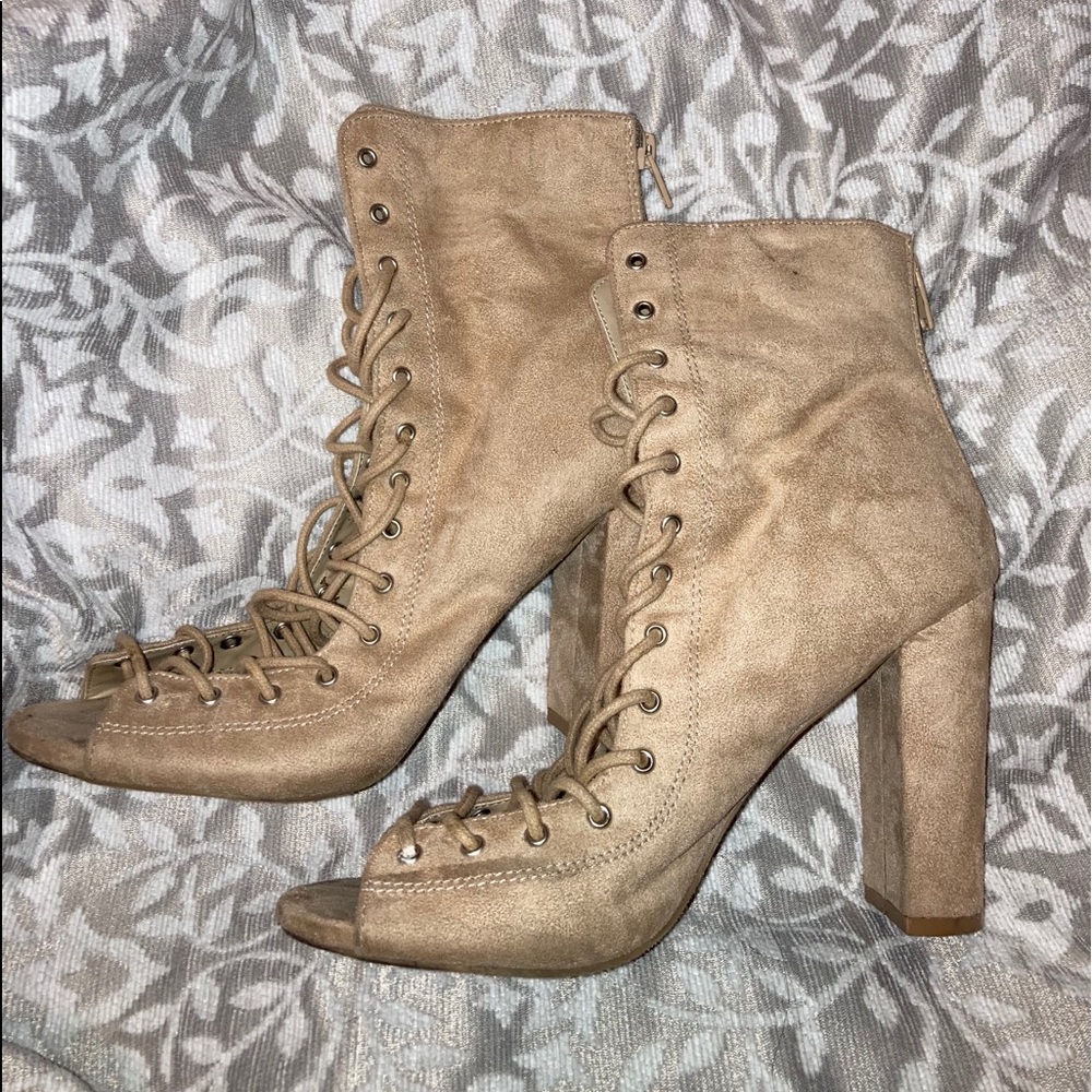 open toe heels 🤍